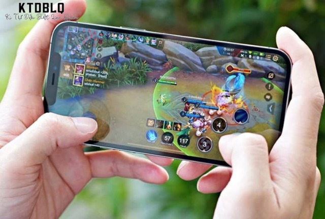 Game thủ dùng iphone